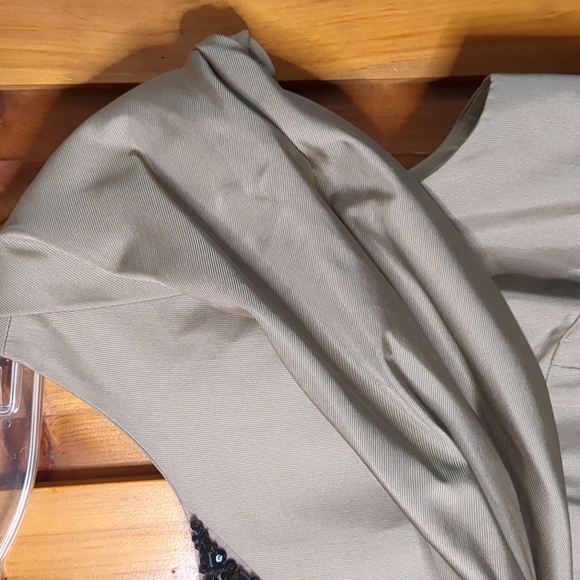 CAROLINA HERRERA* 100% silk beaded faux cowl sleeveless mid length size 12 dress - Picture 4 of 17